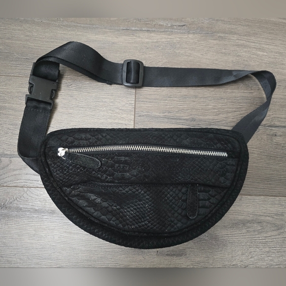 Global Generation Handbags - Global Generation Leather Fanny Bum Bag Black Snake Embossed Textured Travel